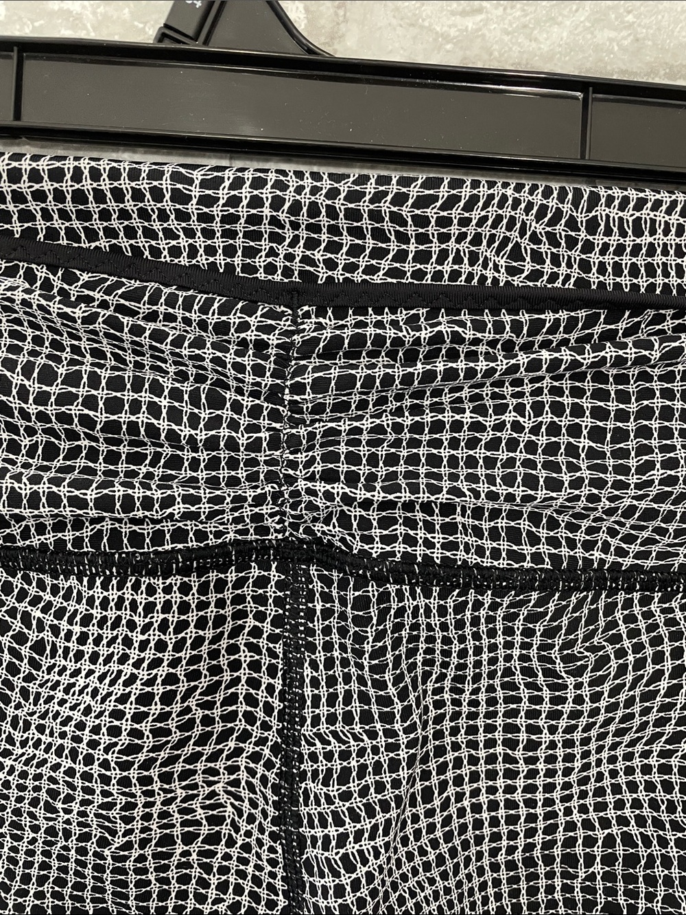 Lululemon Outrun Tight
Fall Net White Black / Black - Picture 6 of 12